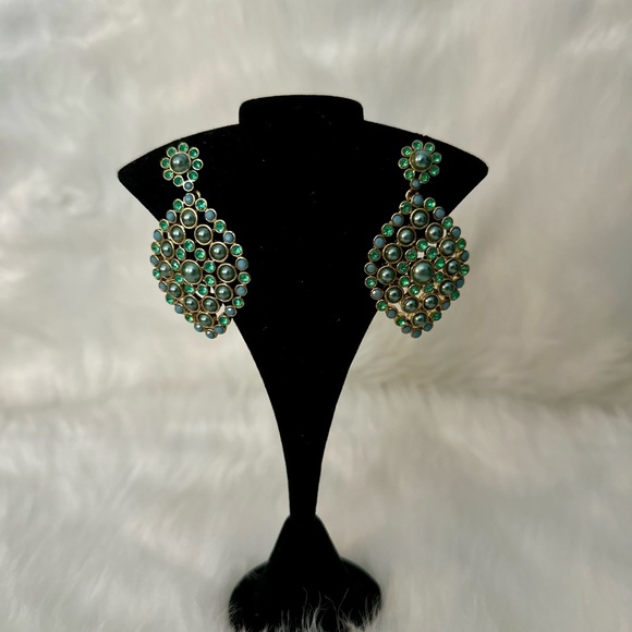 MONET VINTAGE GOLD GREEN STATEMENT EARRINGS - Picture 4 of 7